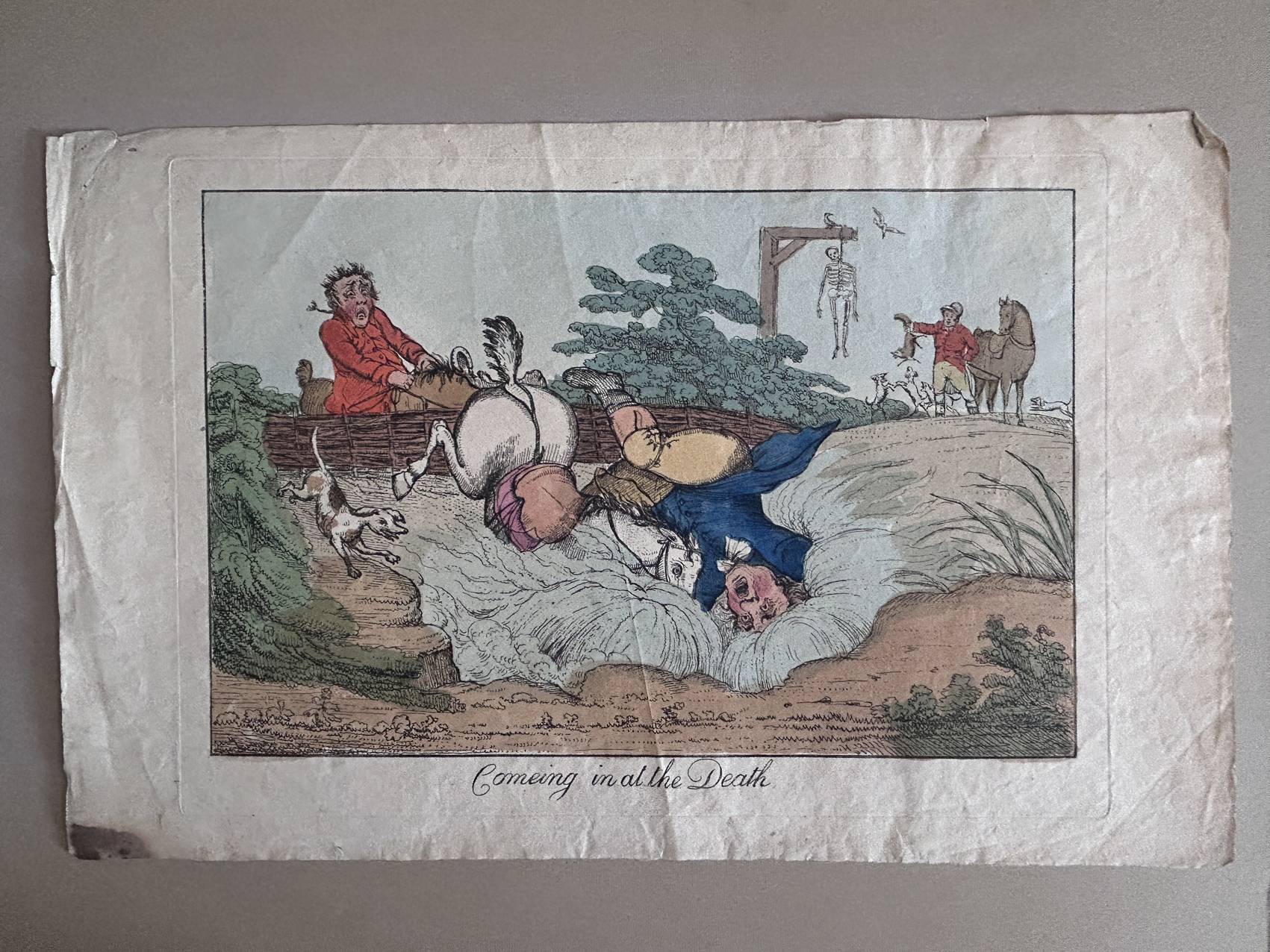 Coming in at the Death, estampe satirique de James Gillray : Un cavalier emporté par l'élan de sa monture chute violemment dans un ruisseau, estampe satirique anglaise de James Gillray